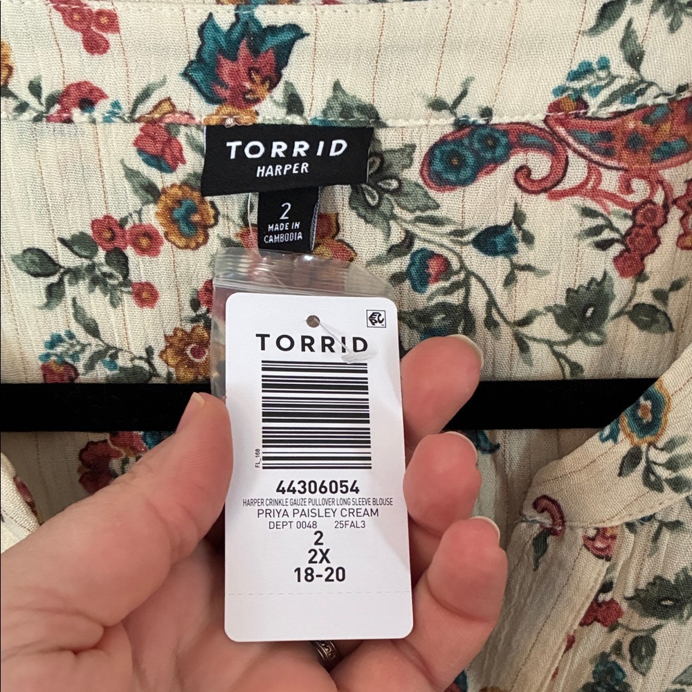 Torrid Cream Floral Blouse - Picture 3 of 4
